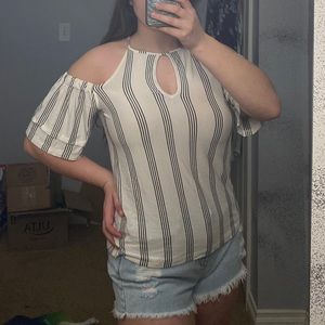 American Eagle cut out sleeve top
